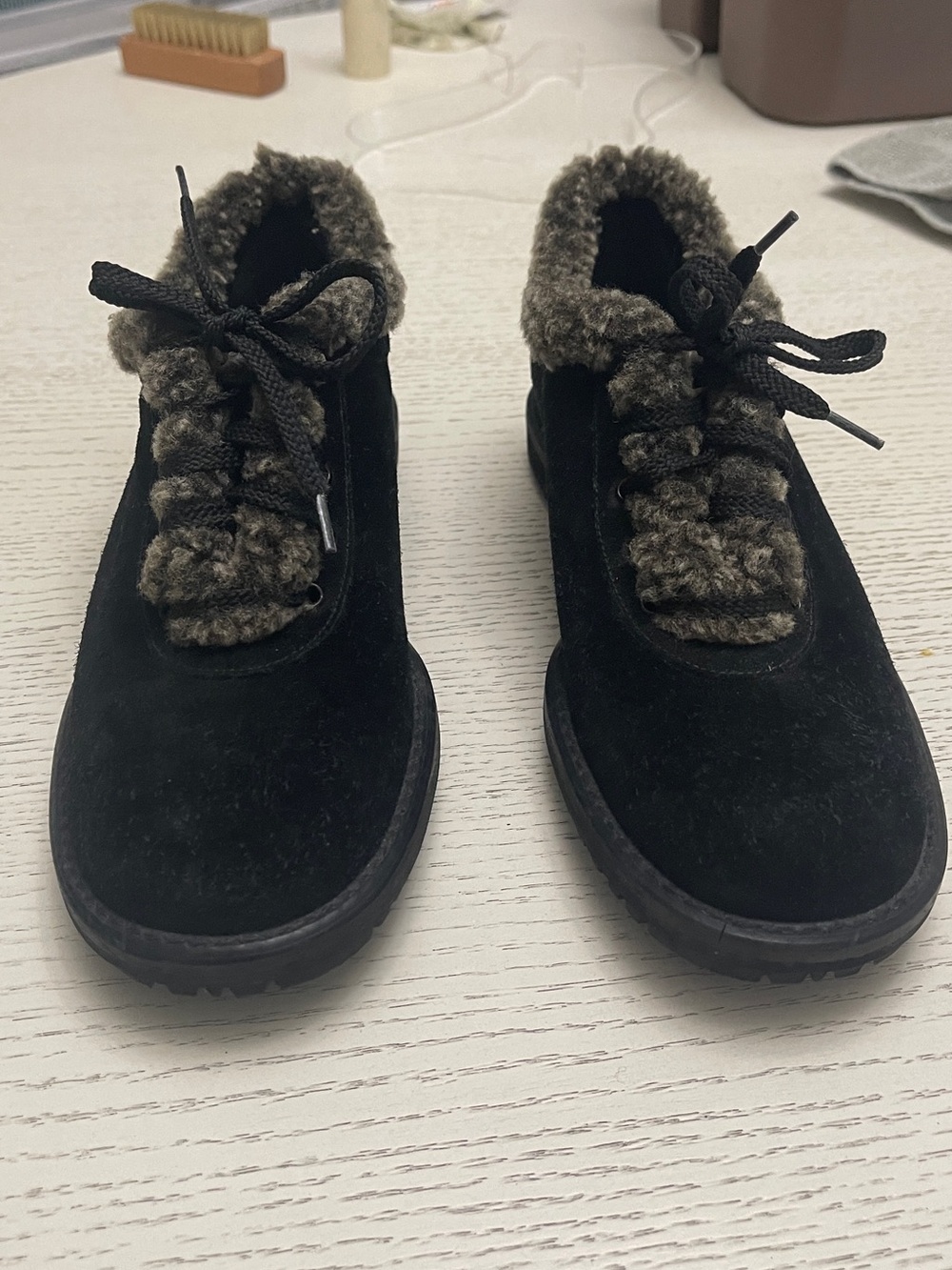 Stuart Weitzman Black Suede Shearling Lace-Up Shoes Est. Size 5–5.5